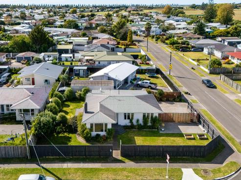 80 Harold Holt Avenue, Onekawa