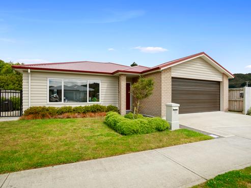 15 Grovedale Square, Wainuiomata