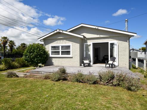 105 Broadway, Carterton