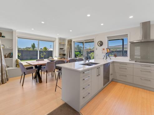 25 Wanderers Avenue, Brightwater
