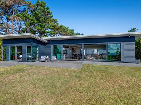 102 West Road, Kaukapakapa
