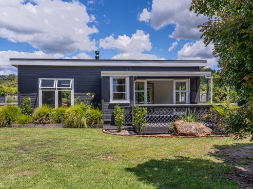 24 Captain Cook Road, Cooks Beach