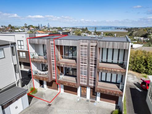 1/69 Lake Road, Devonport