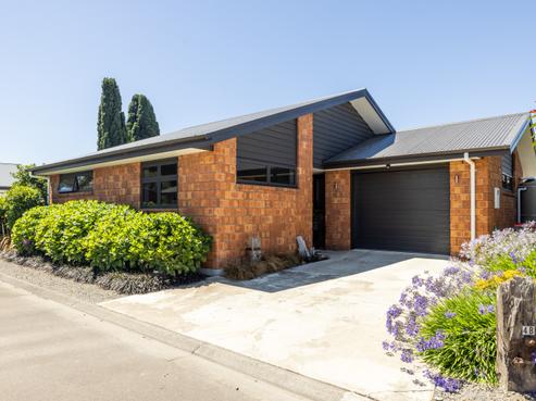 4B Read Crescent, Clive