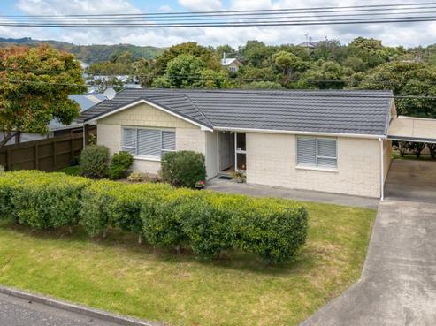 20 Menin Road, Raumati South