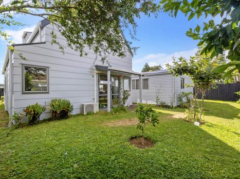 2/277 Porchester Road, Takanini
