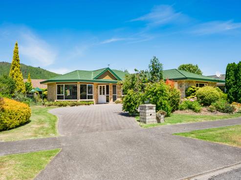 25 Awanui Drive, Waikanae