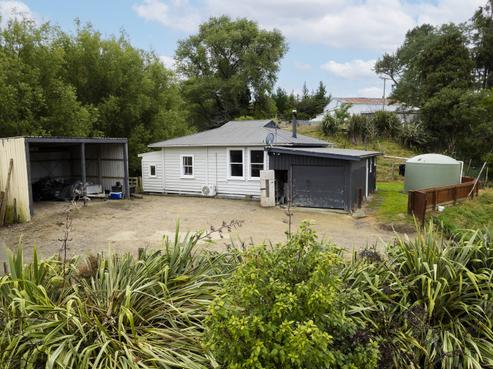 1235 Panikau Road, Pouawa