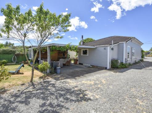234 High Street South, Carterton