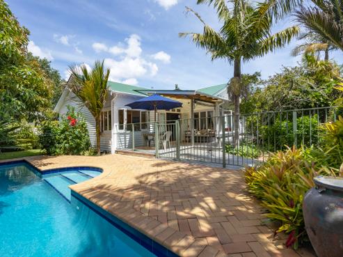 38 Queensway, Three Kings