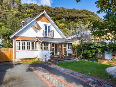 123 Muritai Road, Eastbourne