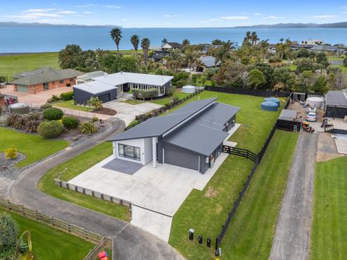 16 Mylindas Road, Whakatiwai