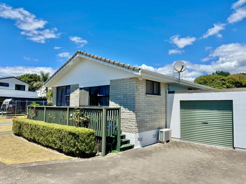 2/74A Ocean Road, Ohope