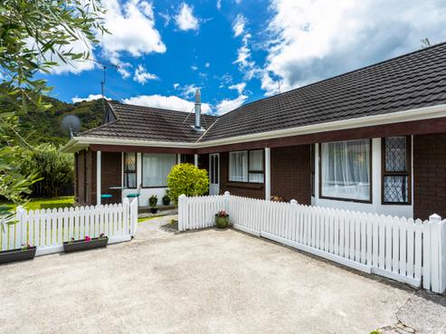 9 California Drive, Totara Park