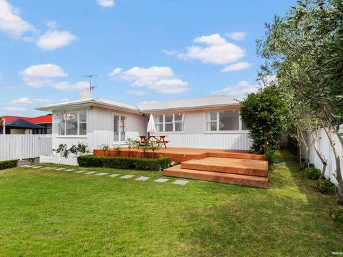 61 Glen Marine Parade, Glendene