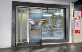 QUEEN STREET RETAIL NEAR BUSY INTERSECTION
