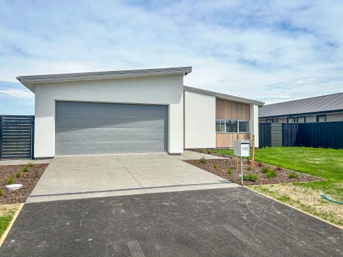 105 Faulks Drive, Lincoln