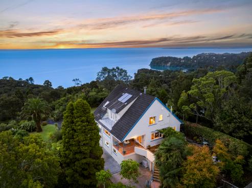 98 Takahe Road, Titirangi