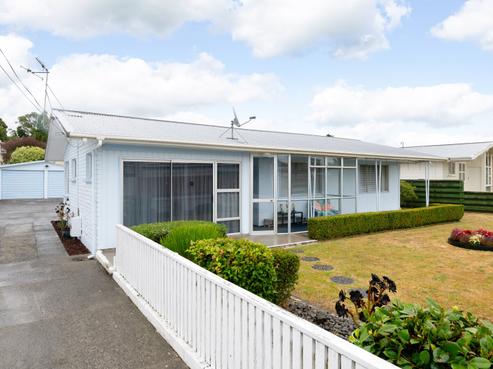 44 Macdonald Road, Glenview