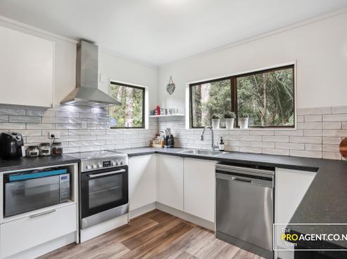15 Fawcett Road, Laingholm