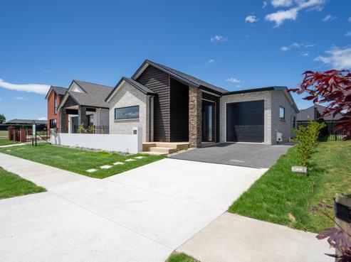 38 Isobel Hodgson Drive, Cambridge