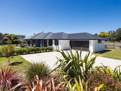 8 Three Kings Court, Outram