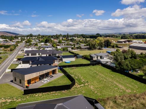 40 Constitution Avenue, Milton