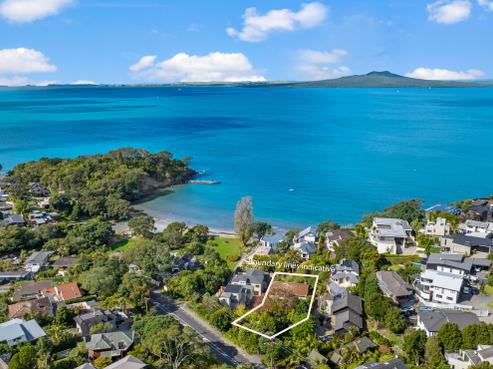 73 Beach Road, Castor Bay