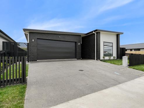 35 Overton Street, Rototuna North
