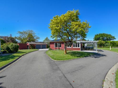 258 High Street North, Carterton