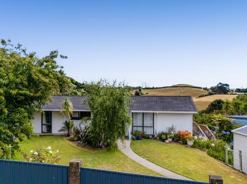 17A Saint Ives Grove, Whalers Gate