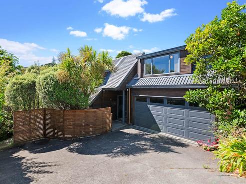 2/14 Matipo Road, Mairangi Bay