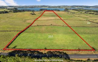 251 Glenbrook Beach Road, Glenbrook