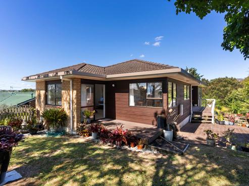 29 Pinewood Grove, Botany Downs