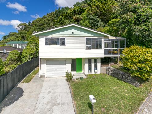27 Turriff Crescent, Tawa