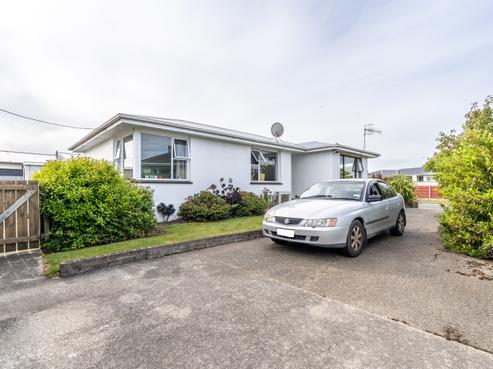 17 Kilmarnock Avenue, Strathern