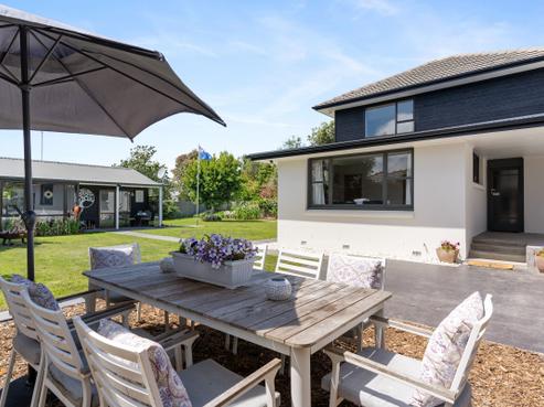 43 Banks Avenue, Dallington