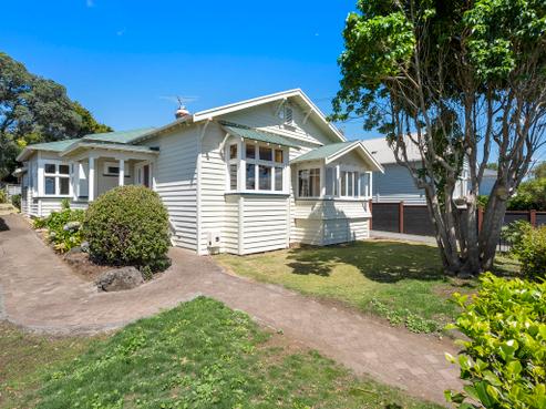 65 Lloyd Avenue, Mount Albert