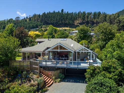 8 Faraday Rise, Richmond