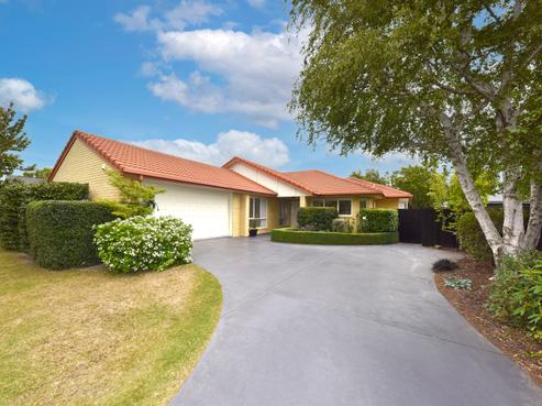 14 Parkside Crescent, Northwood