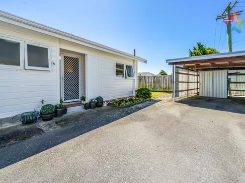 16/1079 High Street, Taita