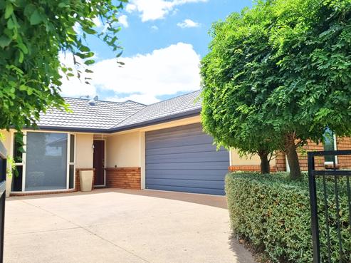 4 Abergeldie Way, Cambridge