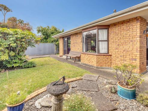 56B Queen Street West, Levin