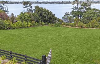15A Chatham Avenue, Paremoremo