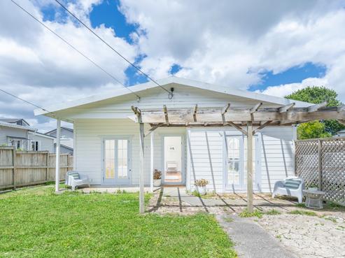 3 Queen Mary Avenue, New Lynn