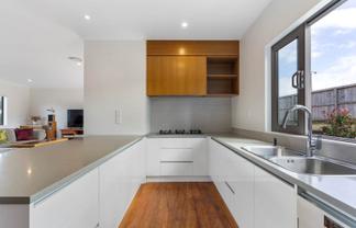 5 Angiangi Crescent, Beachlands