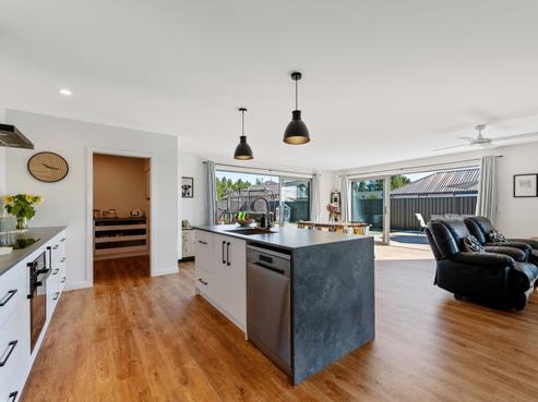 43 Larch Crescent, Alexandra