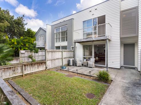 59 Phar Lap Crescent, Takanini