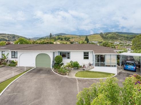 2/3 Alyson Place, Stoke