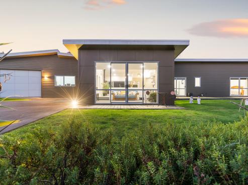 6 Ascot Vale, Tikitere